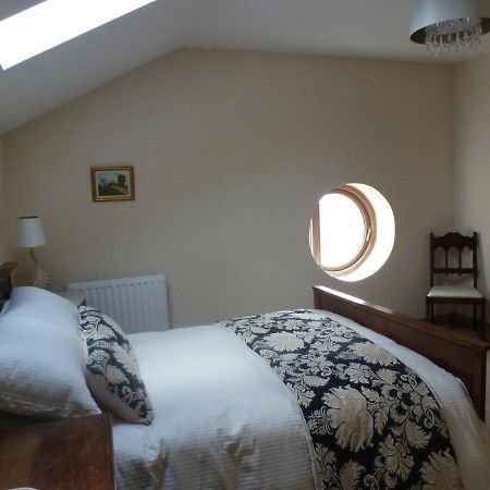 Mile House Barn Bed & Breakfast Нантуич Екстериор снимка